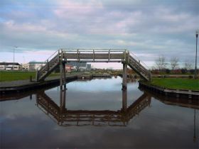 12_Veel bruggetjes in Giethoorn.jpg